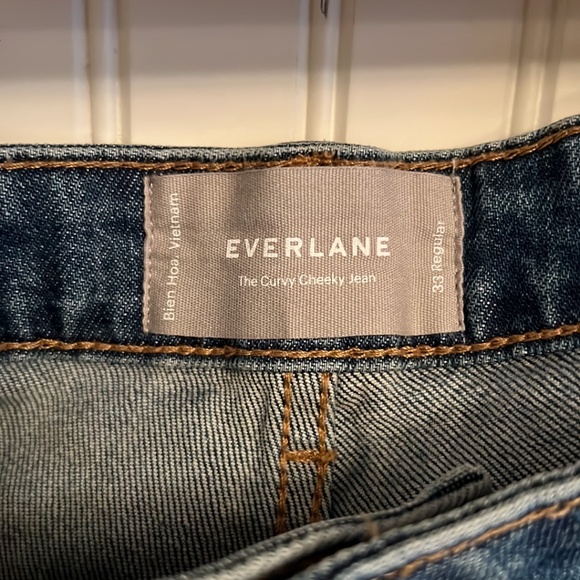 Everlane The Curvy Cheeky Straight Leg Jean with Distressed Hem - Picture 5 of 9